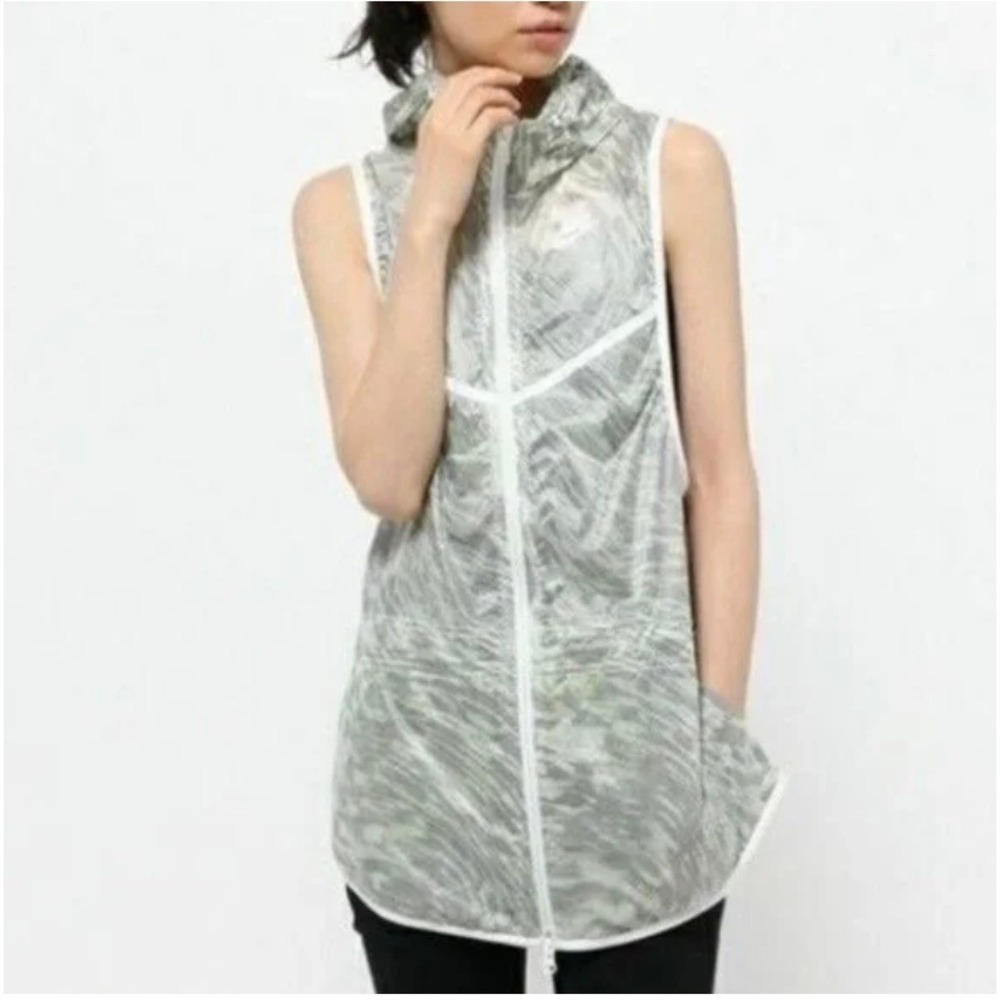 Nike Tech Hyperfuse Running Vest Water Resistant 645023-702 Womens‎ Medium